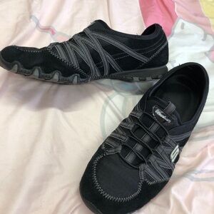 Skechers EUC Black and Gray Suede Slip On Sneakers 8.5